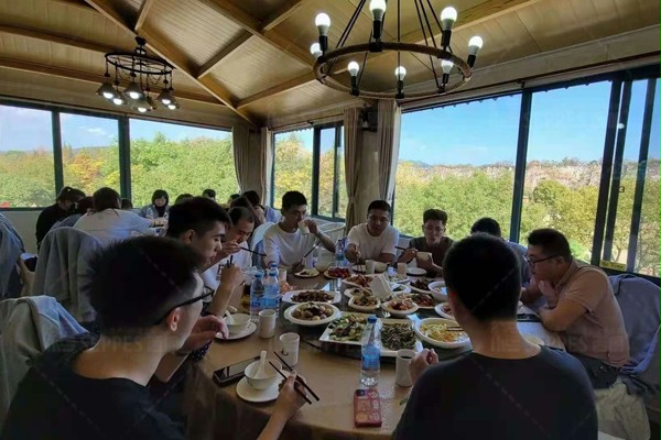 享用美食 享用美食